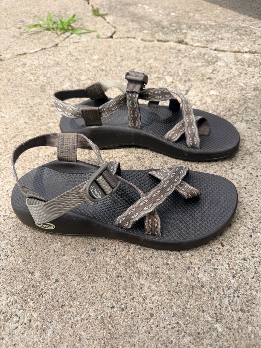 Chaco brown and black strappy adventure sandals